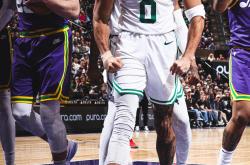 爱游戏体育- 塔图姆技巧赛夺冠视频 