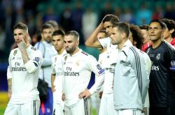 爱游戏体育-包含阿贾克斯发布备战花絮；冲刺阶段临场应变；世俱杯任务艰巨；训练强度显著提升的词条